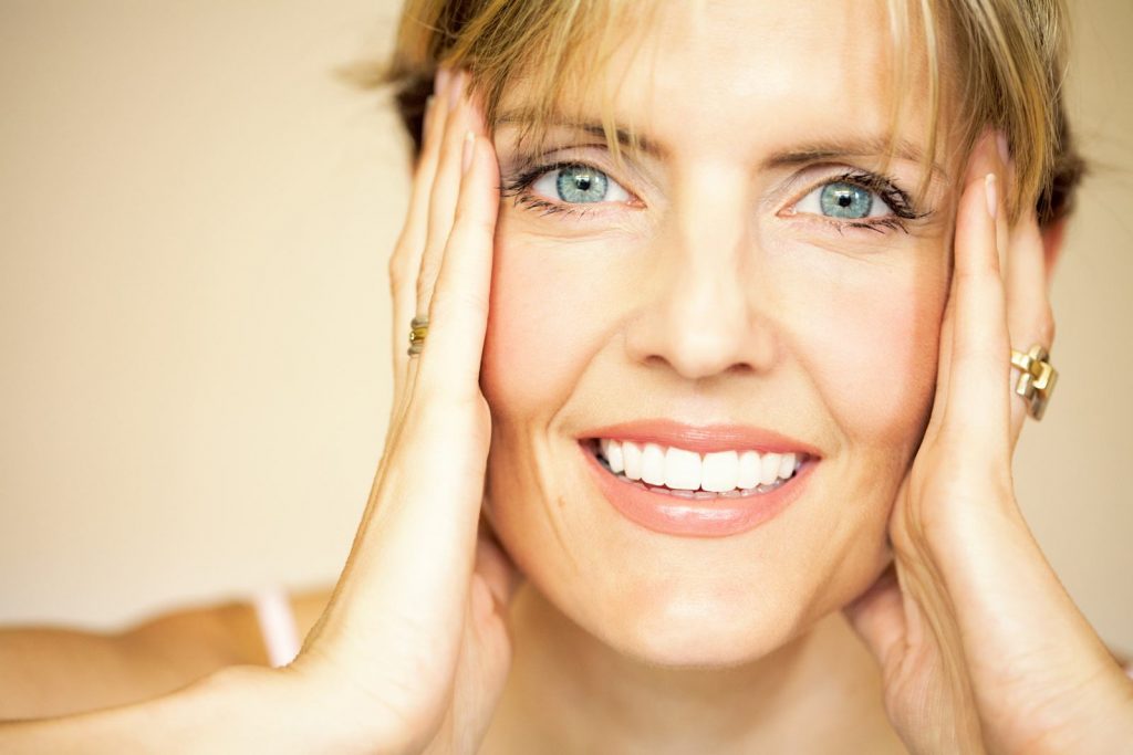 bellissimo sorriso donna menopausa