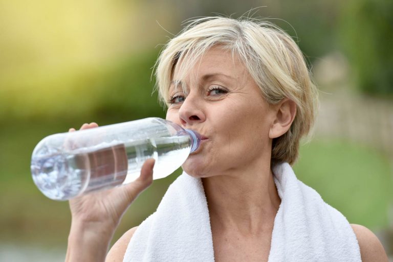 perché bere è importante in menopausa