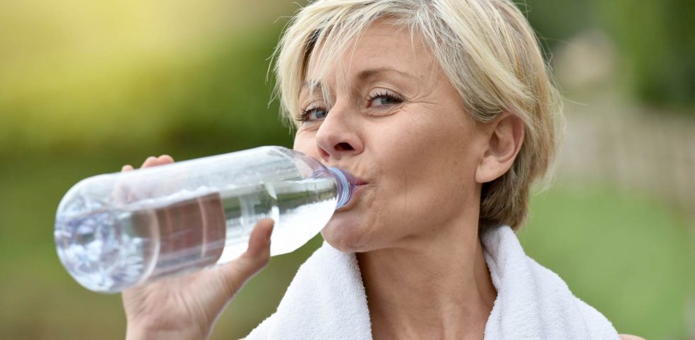 perché bere è importante in menopausa