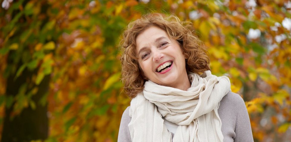 donna senior felice
