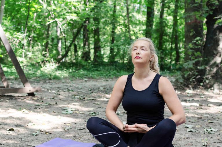 yoga nel parco perimenopausa